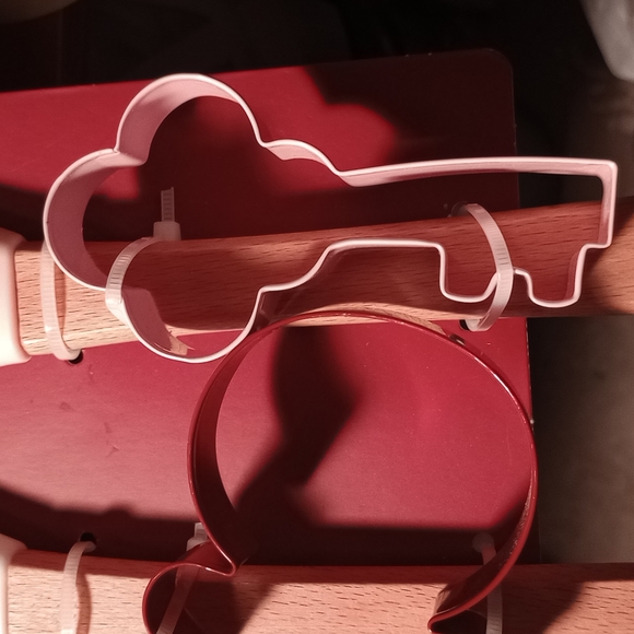 Rae Dunn Spatula & Cutter Set - Picture 7 of 8